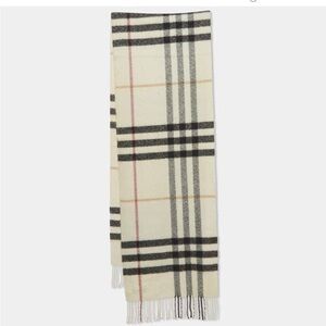 BURBERRY
The Classic Check Cashmere Scarf Cream